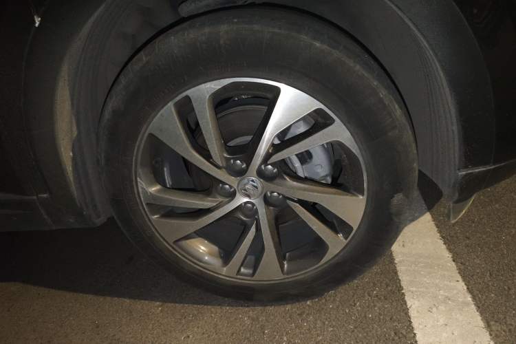 Used Buick Envision 2022 Facelift Encore S 552T Two-Wheel-Drive Luxury Model Right Front Wheel Hub