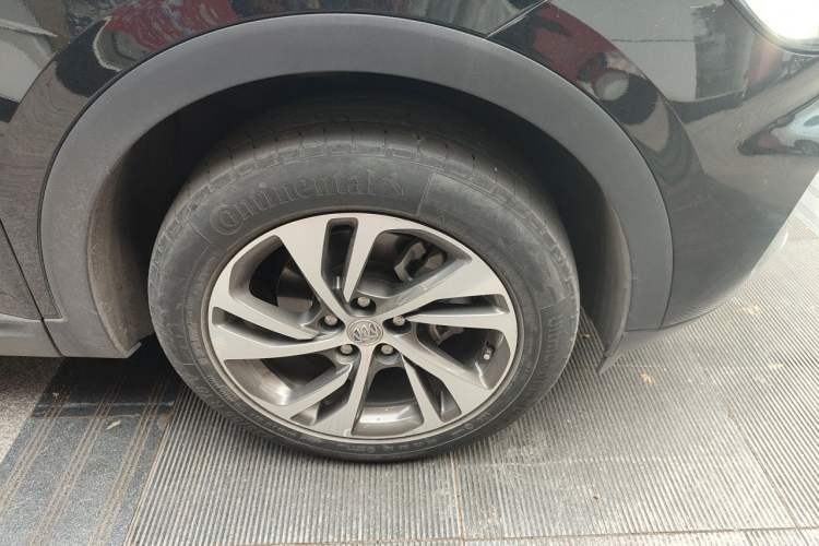 Used Buick Envision 2022 Encore S 552T Two-Wheel-Drive Luxury Model Right Front Wheel Hub