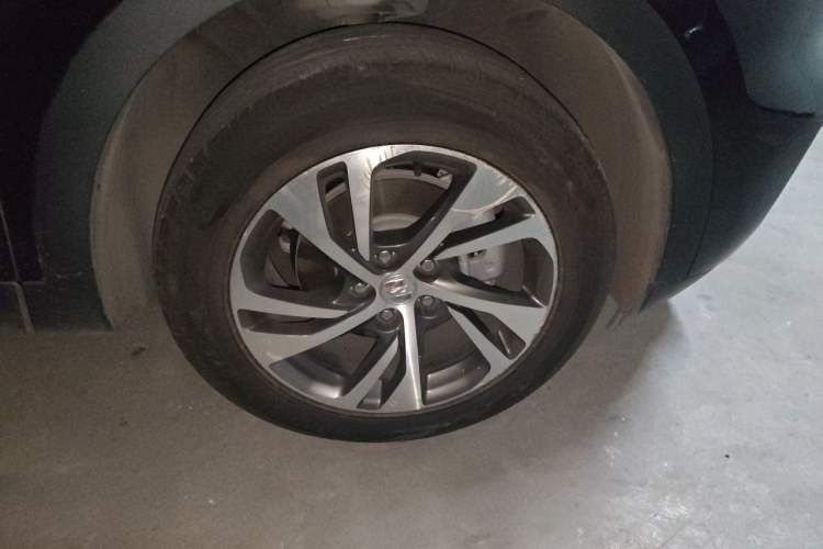 Used Buick Envision 2022 Encore S 552T Two-Wheel-Drive Luxury Model Right Front Wheel Hub