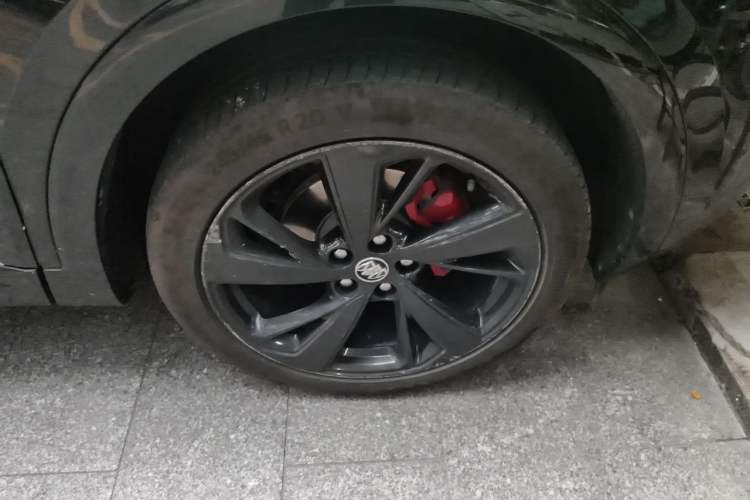 Used Buick Envision 2022 Encore S GS 4x4 Sport Edition Right Front Wheel Hub