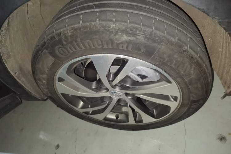 Used Buick Envision 2022 Encore S 652T Two-Wheel-Drive Luxury Model Right Front Wheel Hub