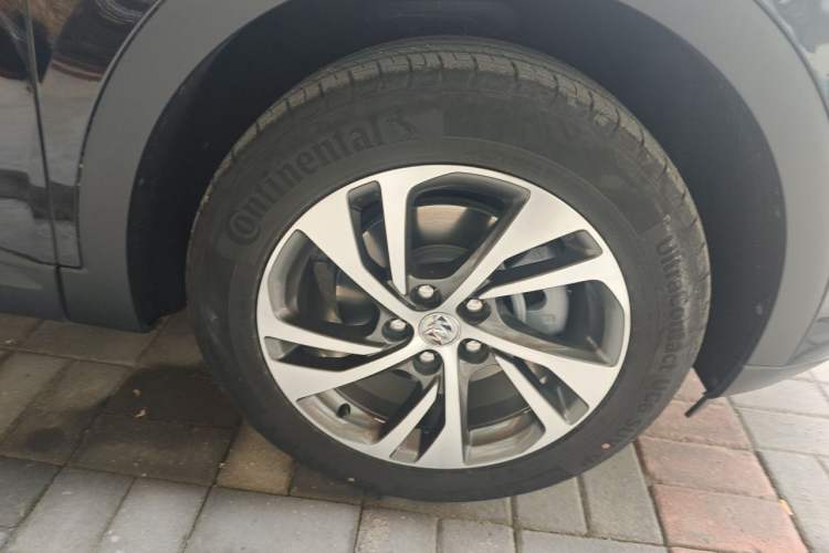 Used Buick Envision 2022 Encore S 552T Two-Wheel-Drive Luxury Model Right Front Wheel Hub