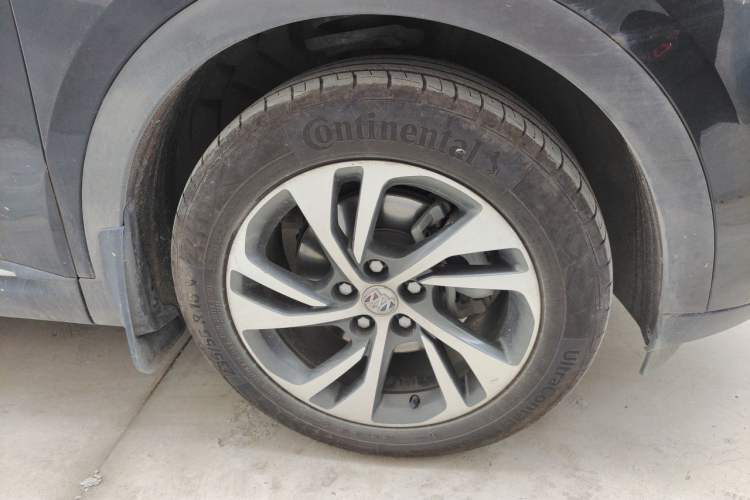 Used Buick Envision 2022 Encore S 552T Two-Wheel-Drive Luxury Model Right Front Wheel Hub