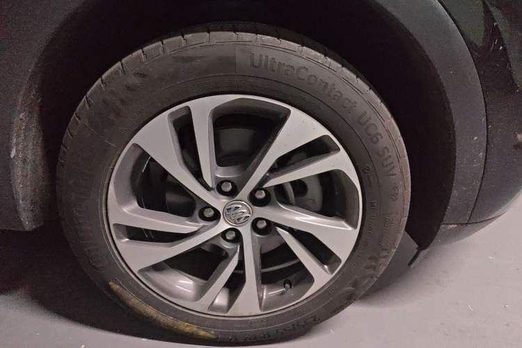 Used Buick Envision 2022 Facelift Encore S 652T Two-Wheel-Drive Luxury Model Right Front Wheel Hub