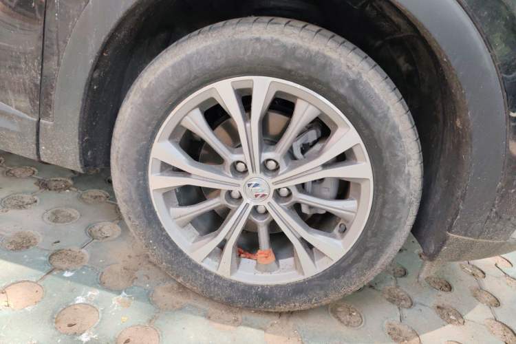 Used Buick Envision 2022 Encore Plus 652T Five-Seat All-Wheel-Drive Luxury Model Right Front Wheel Hub