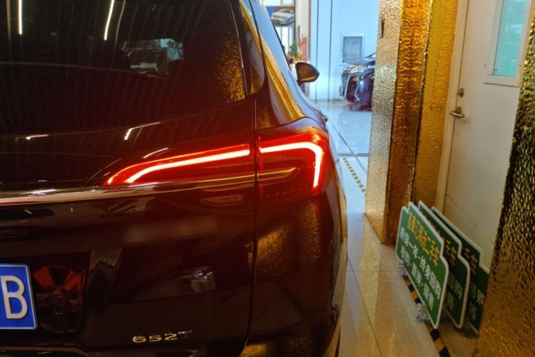Used Buick Envision 2022 Encore Plus 652T Five-Seat All-Wheel-Drive Luxury Model Right Rear Taillight