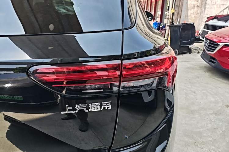 Used Buick Envision 2022 Encore S 552T Two-Wheel-Drive Luxury Model Right Rear Taillight