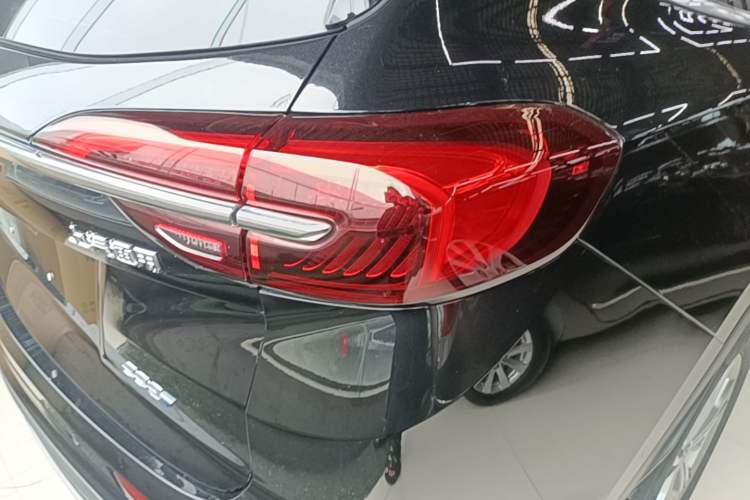 Used Buick Envision 2022 Encore Plus 552T Five-Seat Luxury Model Right Rear Taillight