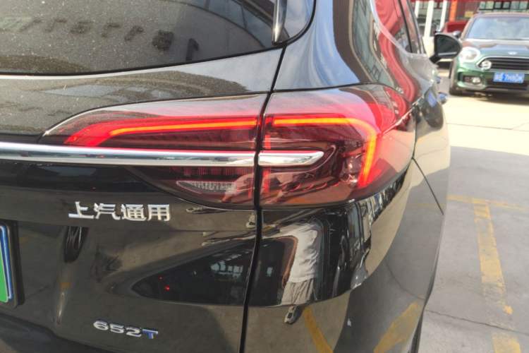 Used Buick Envision 2022 Encore Plus 652T Five-Seat Luxury Model Right Rear Taillight
