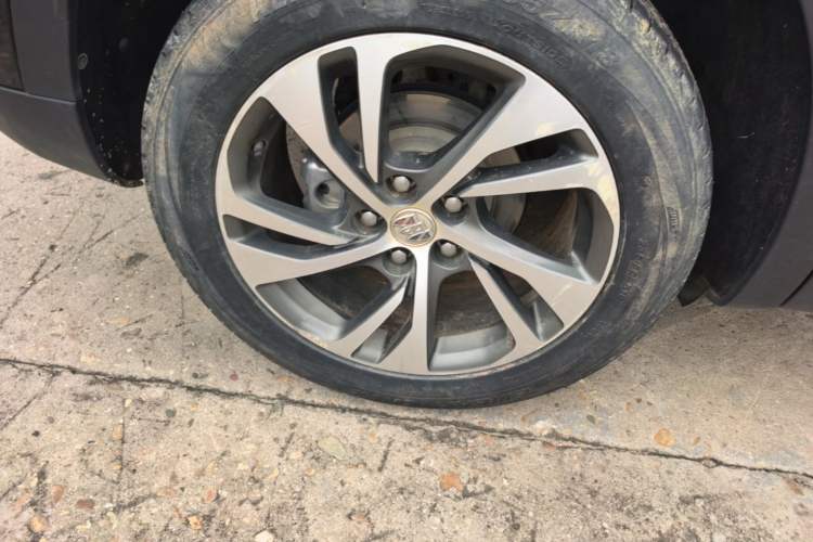 Used Buick Envision 2022 Encore S 552T Two-Wheel Drive Elite Model Right Rear Wheel Hub