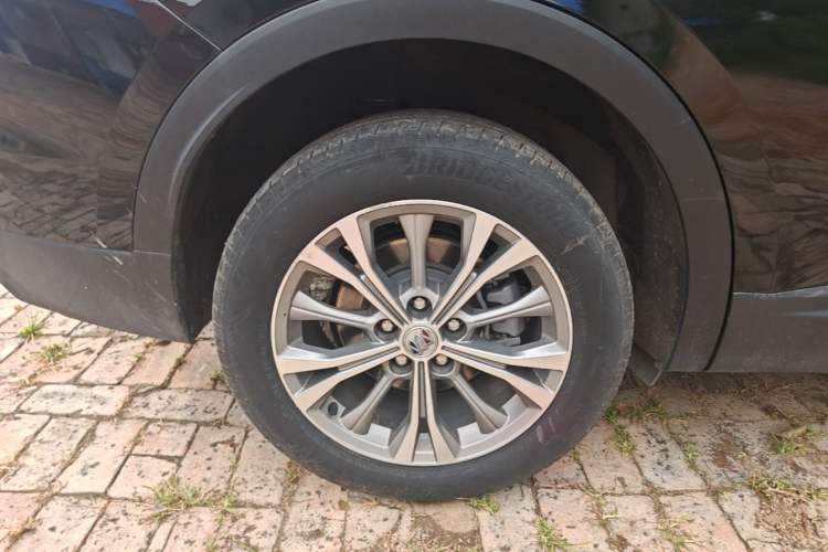 Used Buick Envision 2022 Encore Plus 652T Five-Seat Luxury Model Right Rear Wheel Hub