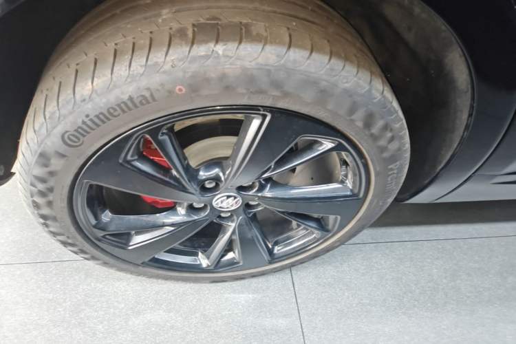 Used Buick Envision 2022 Encore S GS Two-Wheel Drive Smart Sport Model Right Rear Wheel Hub