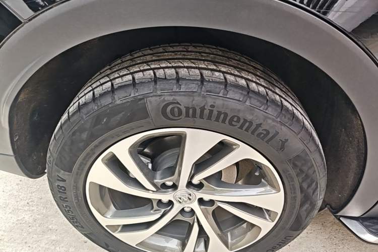 Used Buick Envision 2022 Encore S 552T Two-Wheel-Drive Luxury Model Right Rear Wheel Hub