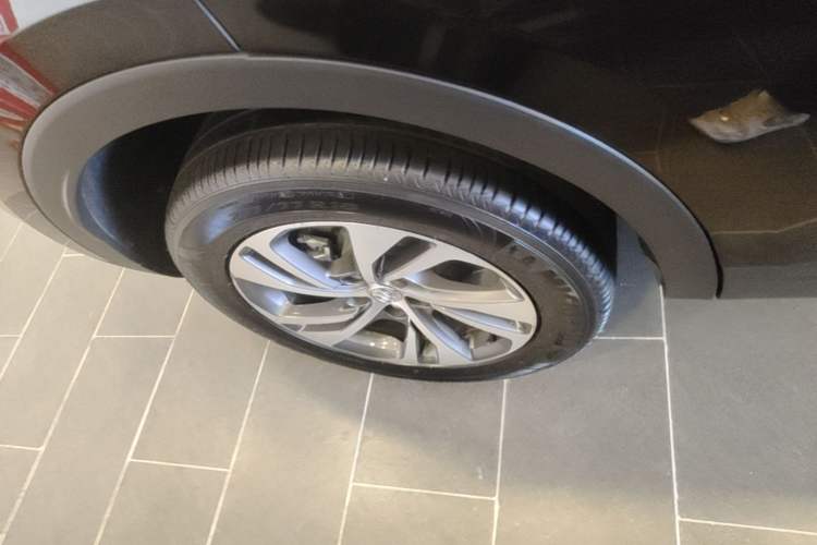 Used Buick Envision 2022 Facelift Encore S 552T Two-Wheel-Drive Luxury Model Right Rear Wheel Hub
