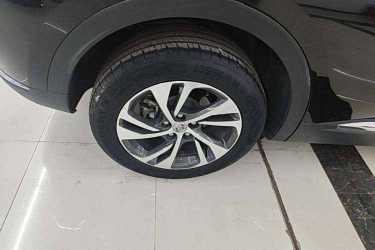 Used Buick Envision 2022 Facelift Encore S 552T Two-Wheel-Drive Luxury Model Right Rear Wheel Hub