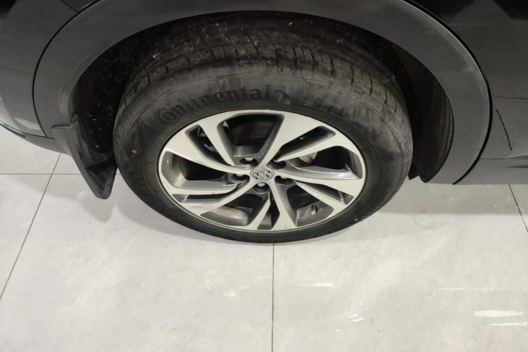Used Buick Envision 2022 Encore S 552T Two-Wheel-Drive Luxury Model Right Rear Wheel Hub