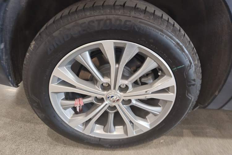 Used Buick Envision 2022 Encore Plus 652T Five-Seat Luxury Model Right Rear Wheel Hub
