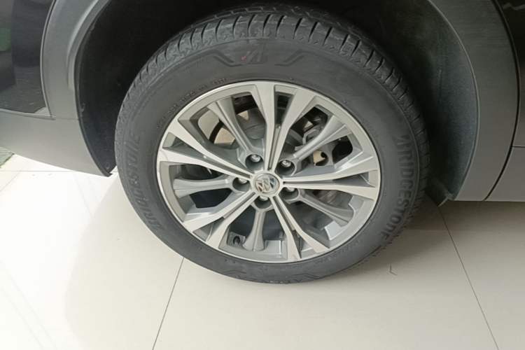 Used Buick Envision 2022 Encore Plus 552T Five-Seat Luxury Model Right Rear Wheel Hub