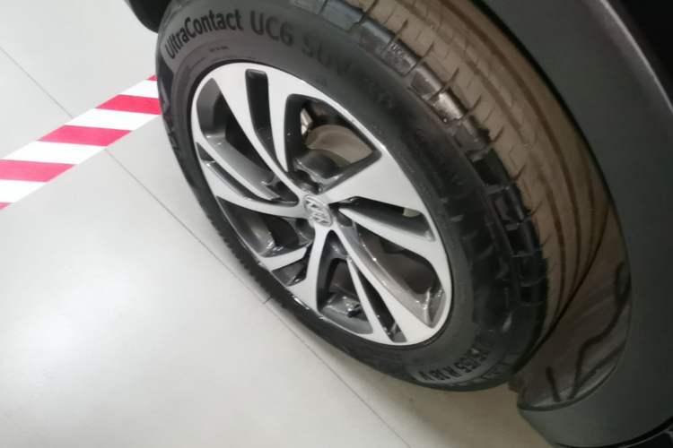Used Buick Envision 2022 Facelift Encore S 552T Two-Wheel-Drive Luxury Model Right Rear Wheel Hub
