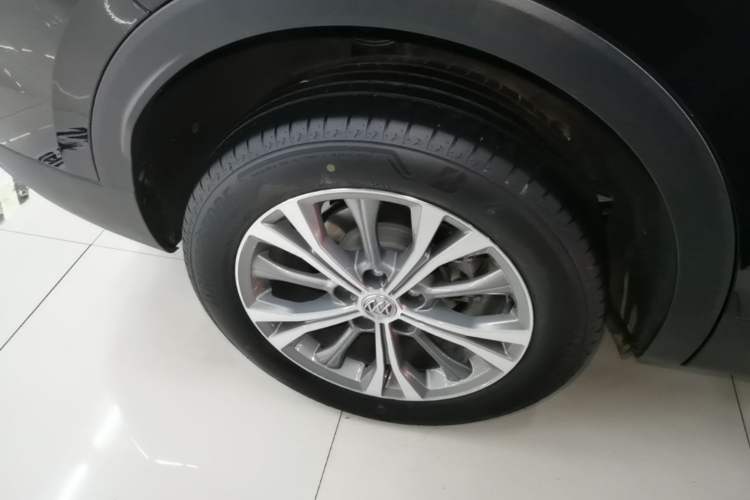 Used Buick Envision 2022 Facelift Encore Plus 552T Five-Seat Luxury Model Right Rear Wheel Hub
