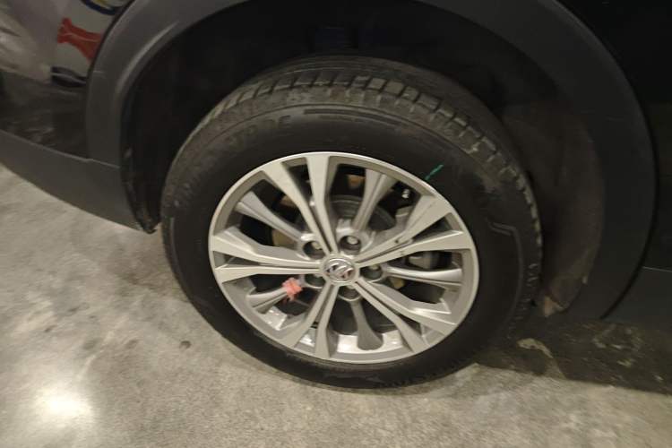 Used Buick Envision 2022 Encore Plus 652T Five-Seat Luxury Model Right Rear Wheel Hub