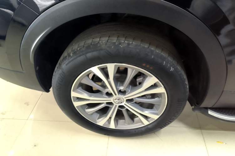 Used Buick Envision 2022 Encore Plus 652T Five-Seat Luxury Model Right Rear Wheel Hub