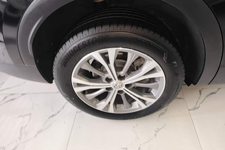 Used Buick Envision 2022 Encore Plus 652T Five-Seat Luxury Model Right Rear Wheel Hub