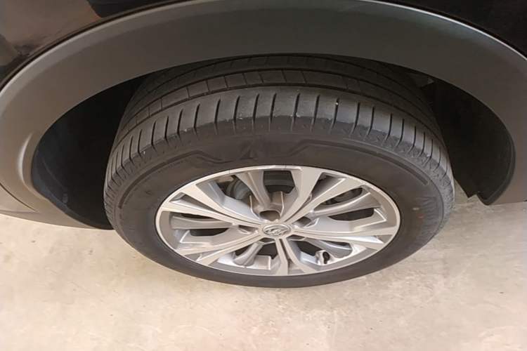 Used Buick Envision 2022 Encore Plus 652T Five-Seat Luxury Model Right Rear Wheel Hub