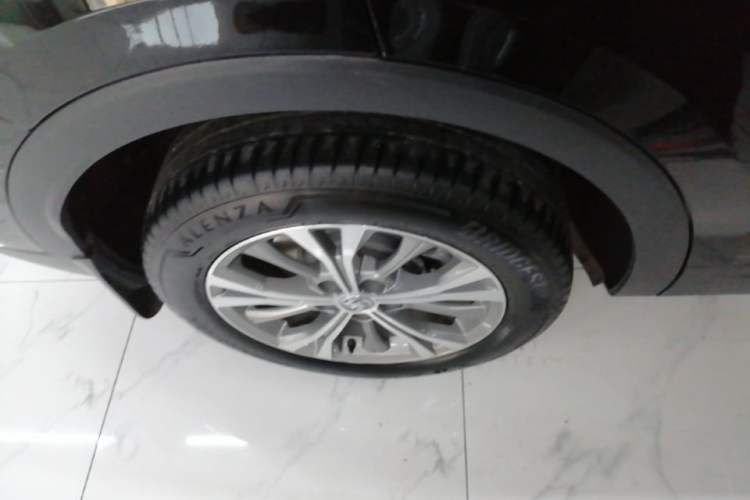 Used Buick Envision 2022 Encore Plus 652T Five-Seat Luxury Model Right Rear Wheel Hub