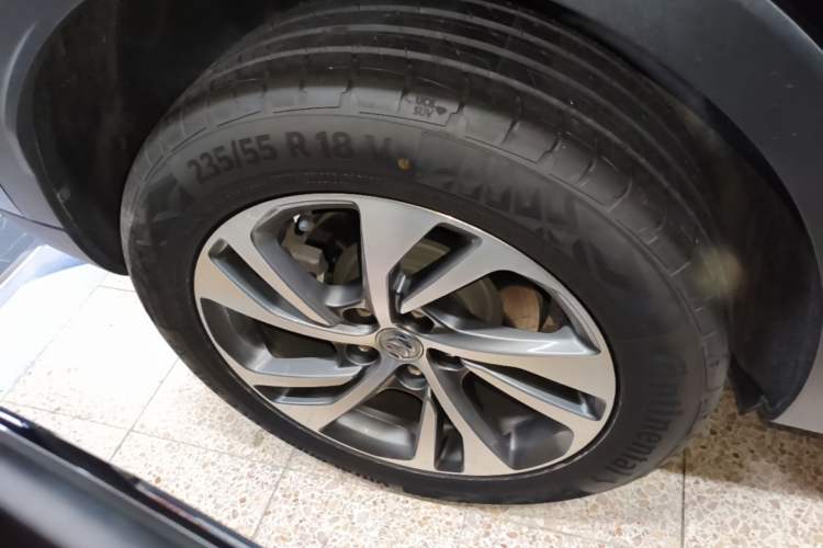 Used Buick Envision 2022 Encore S 652T Two-Wheel-Drive Luxury Model Right Rear Wheel Hub