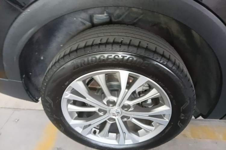 Used Buick Envision 2022 Encore Plus 652T Five-Seat Luxury Model Right Rear Wheel Hub