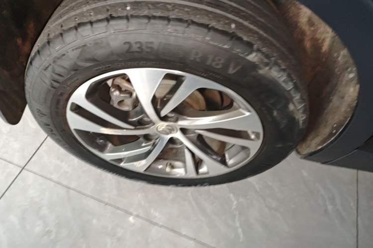Used Buick Envision 2022 Facelift Encore S 552T Two-Wheel-Drive Luxury Model Right Rear Wheel Hub