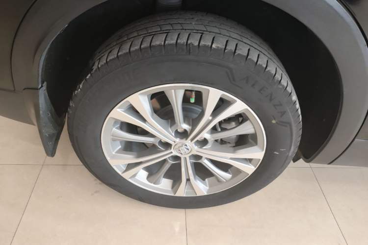 Used Buick Envision 2022 Encore Plus 652T Five-Seat Luxury Model Right Rear Wheel Hub