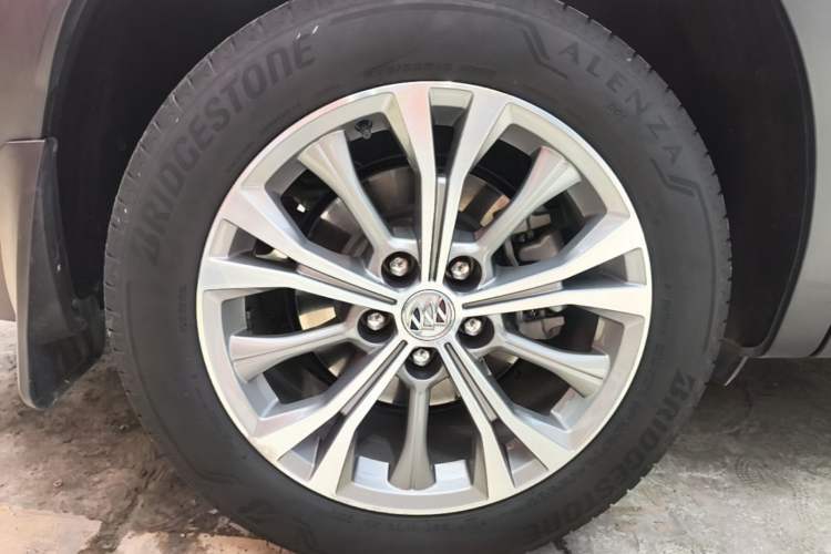 Used Buick Envision 2022 Encore Plus 652T Five-Seat Luxury Model Right Rear Wheel Hub