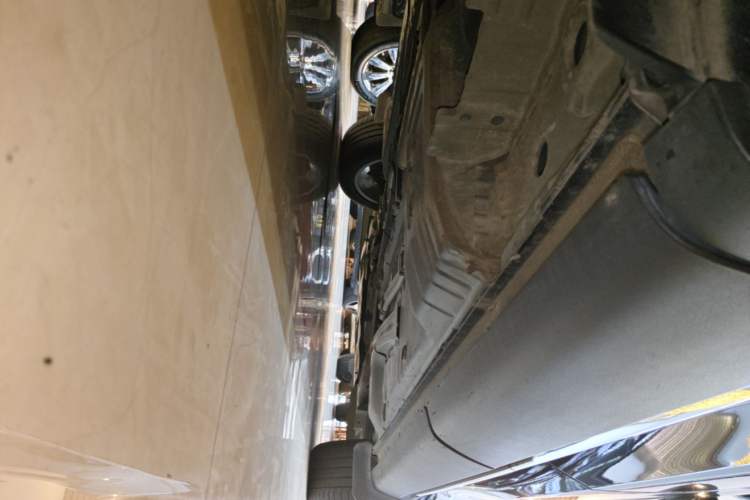 Used Buick Envision 2022 Encore Plus 652T Five-Seat All-Wheel-Drive Luxury Model Right Side Sill