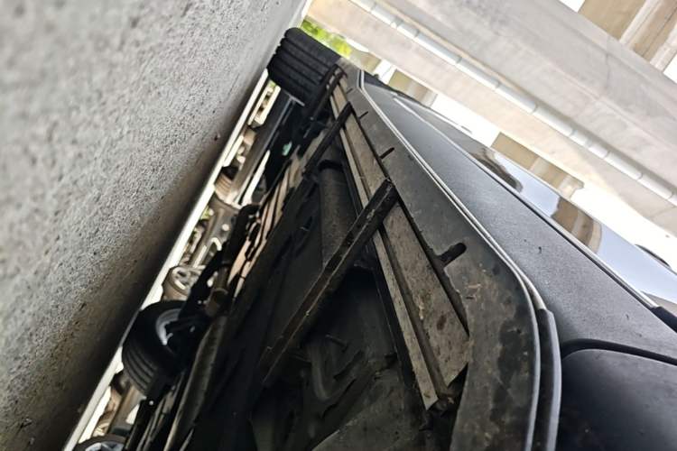Used Buick Envision 2022 Encore S 552T Two-Wheel-Drive Luxury Model Right Side Sill