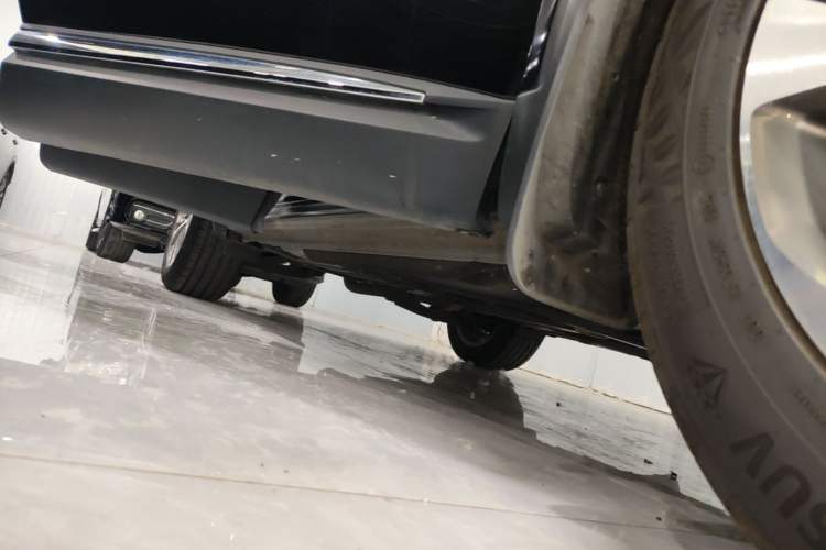 Used Buick Envision 2022 Encore S 552T Two-Wheel-Drive Luxury Model Right Side Sill