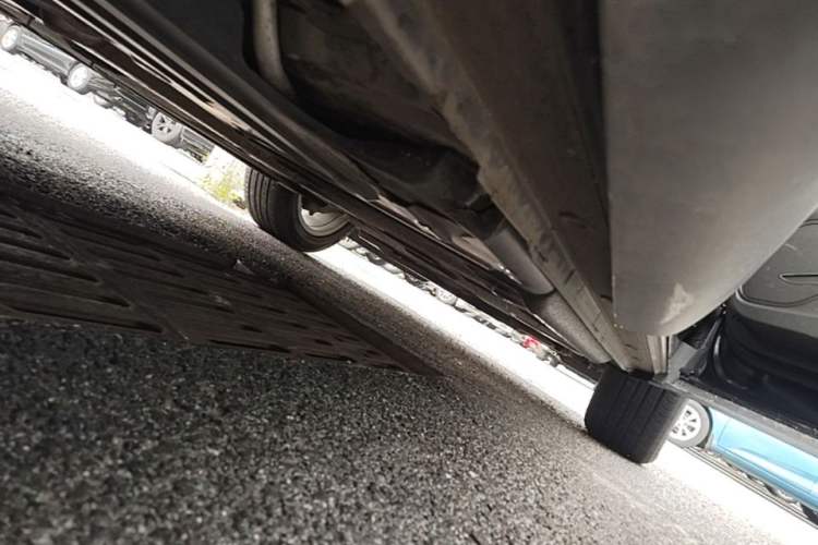 Used Buick Envision 2022 Encore S 552T Two-Wheel-Drive Luxury Model Right Side Sill