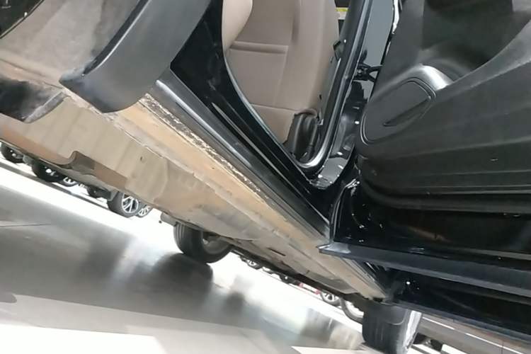 Used Buick Envision 2022 Encore Plus 652T Five-Seat Luxury Model Right Side Sill