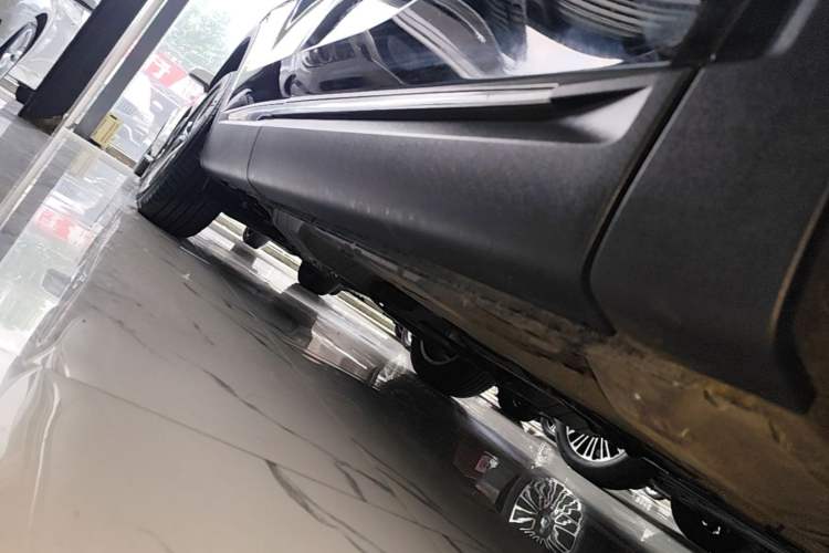 Used Buick Envision 2022 Encore Plus 652T Five-Seat Luxury Model Right Side Sill