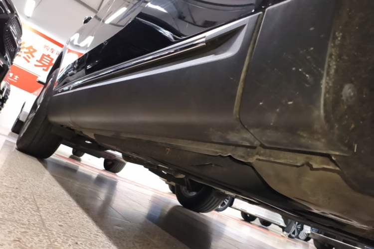 Used Buick Envision 2022 Encore S 652T Two-Wheel-Drive Luxury Model Right Side Sill