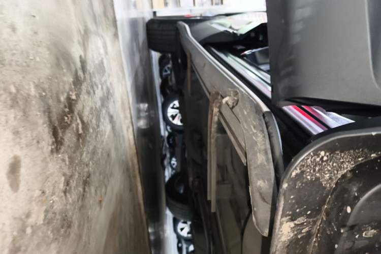 Used Buick Envision 2022 Encore Plus 652T Five-Seat Luxury Model Right Side Sill