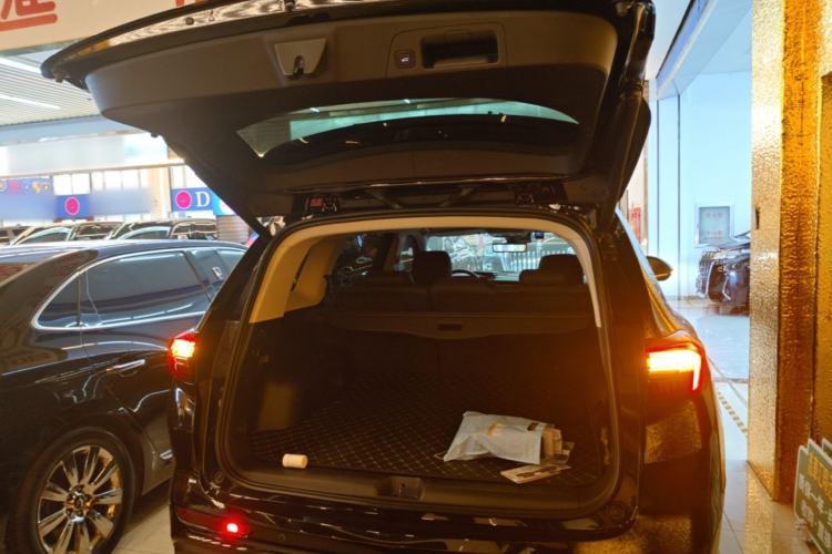 Used Buick Envision 2022 Encore Plus 652T Five-Seat All-Wheel-Drive Luxury Model Trunk