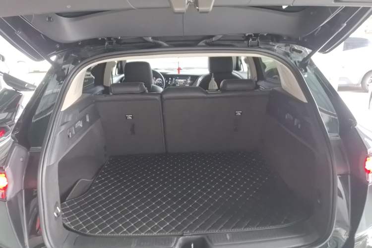 Used Buick Envision 2022 Facelift Encore S 552T Two-Wheel-Drive Luxury Model Trunk