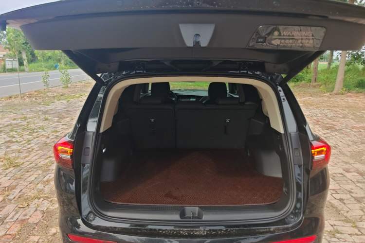 Used Buick Envision 2022 Encore Plus 652T Five-Seat Luxury Model Trunk