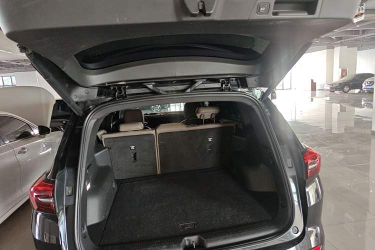 Used Buick Envision 2022 Encore Plus 652T Five-Seat Luxury Model Trunk