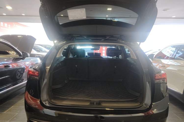 Used Buick Envision 2022 Facelift Encore S 552T Two-Wheel-Drive Luxury Model Trunk