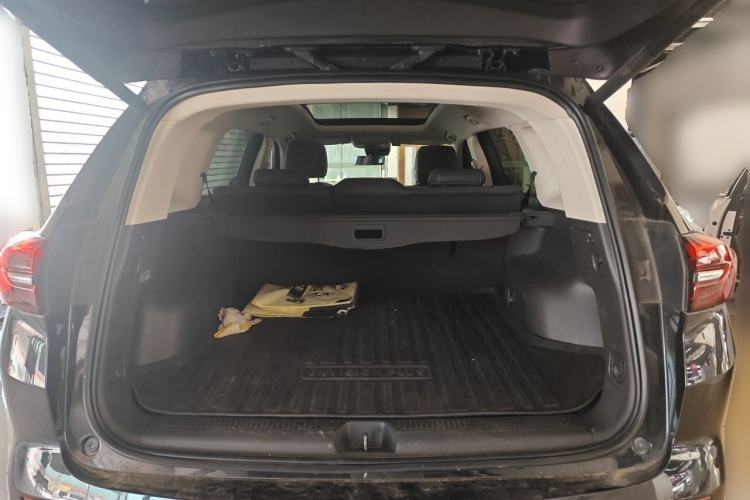 Used Buick Envision 2022 Encore Plus 652T Five-Seat All-Wheel-Drive Luxury Model Trunk