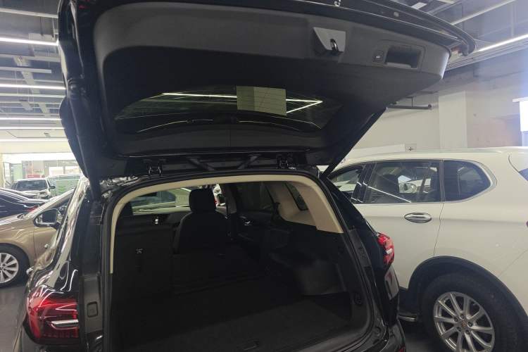 Used Buick Envision 2022 Encore Plus 652T Five-Seat Luxury Model Trunk