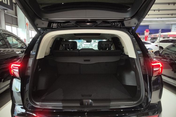 Used Buick Envision 2022 Encore Plus 652T Five-Seat Luxury Model Trunk